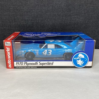Auto World 1970 Plymouth Super Bird #43 Richard Petty 1/24 Scale