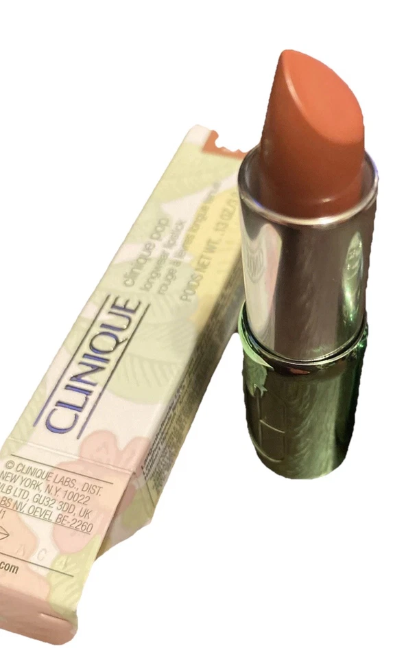 Juego de lápiz labial Clinique Pop de larga duración. Petal Pop & Love Pop Foto 2 de 3