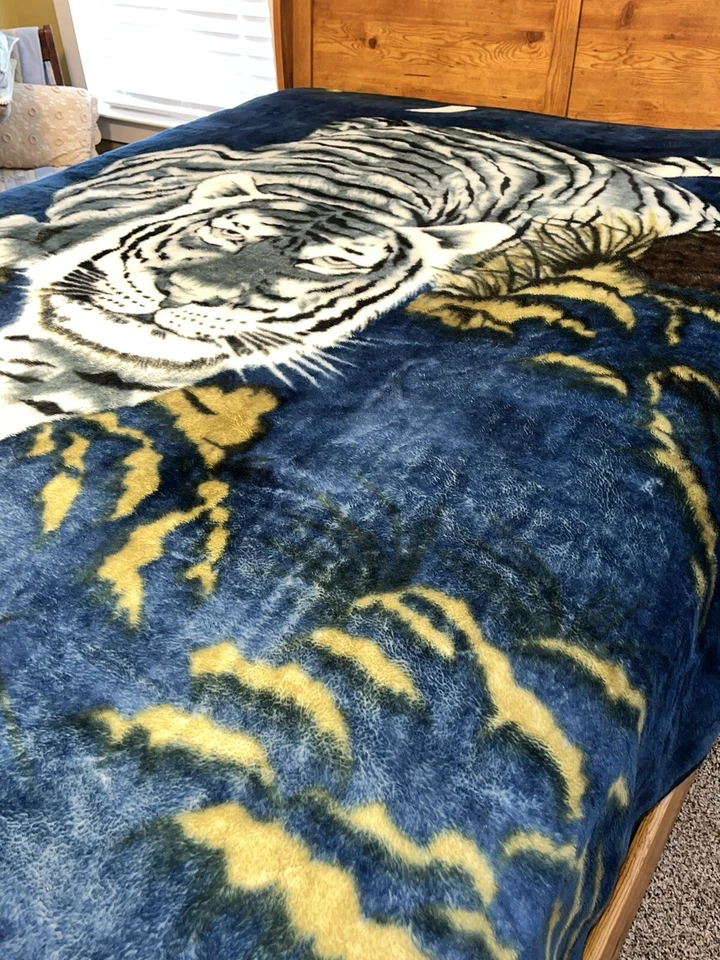 Manta Colcha Reina Tigre Blanco Difuso Selva 80x90 Dormitorio Doble Cara Regalo Foto 2 de 4