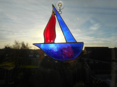 Glasmalerei Segelboot GROß Sonnenfänger oder Wandhalterung. 