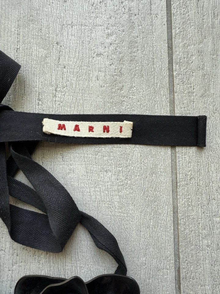 Collar Marni Negro 3 Flores Foto 3 de 3