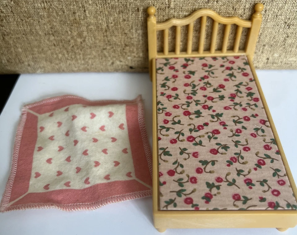 Lote de muebles de escritorio piano y cama Sylvanian Calico Critters Foto 3 de 4