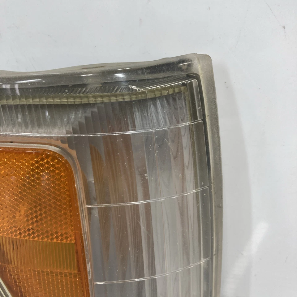 93-98 Toyota T 100 Corner Parking Light RH Passenger Side Assembly OEM - Image 2 of 4