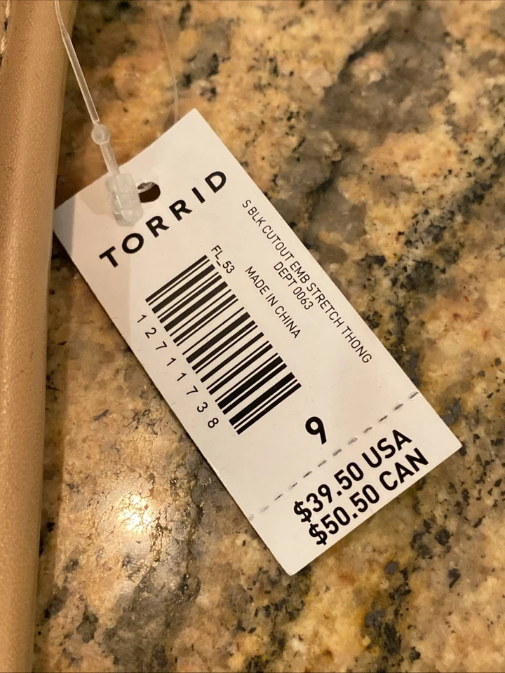 Torrid 9W 码黑色装饰凉鞋平底弹力 T 型带脚趾柱女式 — 第 3/4 张图片