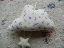 Baby Spieluhr Einschlafhilfe Textil-Wolke  für Kinderbettchen oder Kinderwagen
