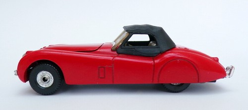 Corgi 12cm Long Vintage Diecast CG58 - Jaguar XK120 - Red - Picture 3 of 3