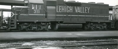 Lehigh Valley RR EMD GP38 #311 at Springfield MA 1970 - 8x10 s/w Foto