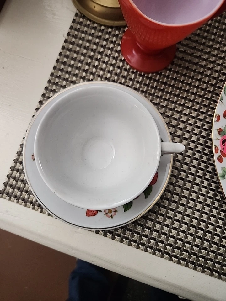 Juego de Taza de Té y Platillo Fresa Vid Teleflora Regalo Vintage Primavera Verano Foto 2 de 4