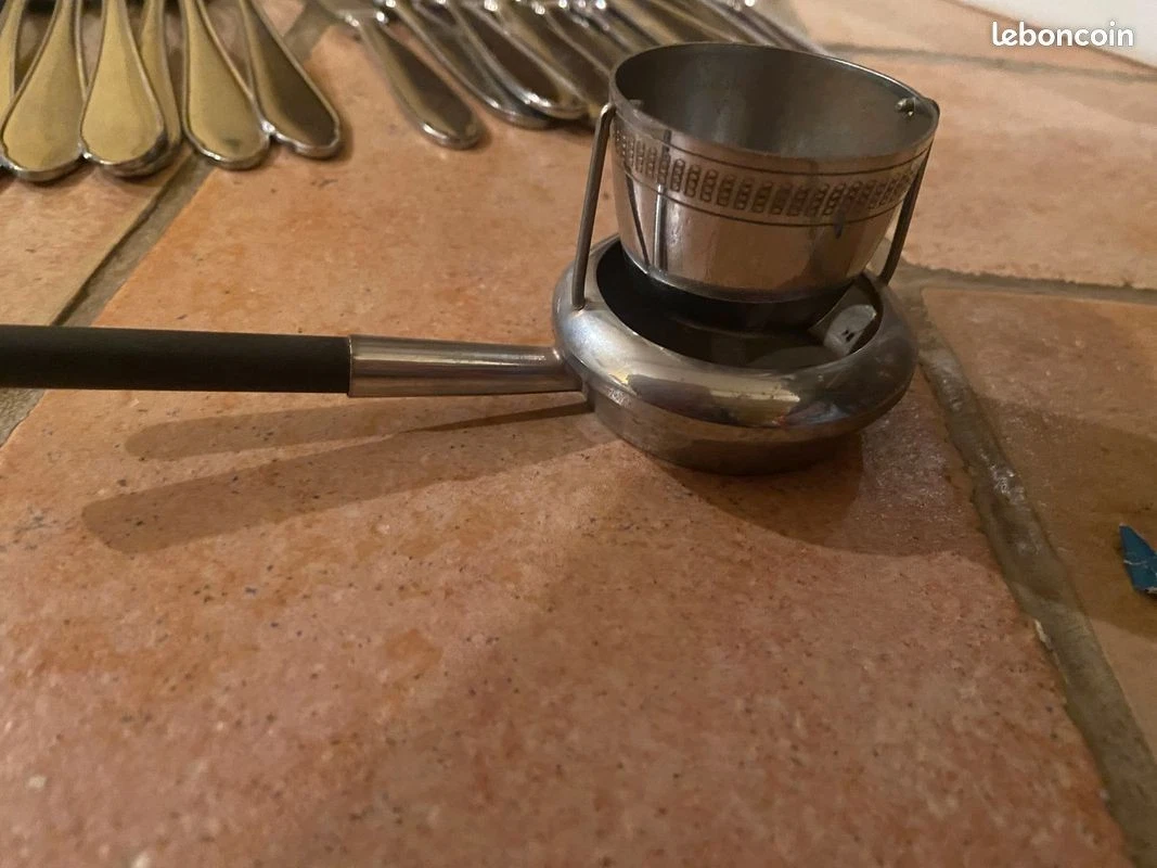 Passoire antique sur pied granite bleu en acier émaillé, joli objet de