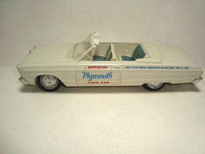 Jo-Han 1965 Plymouth Fury III Convertible Pace Car Dealer Promo Model Car