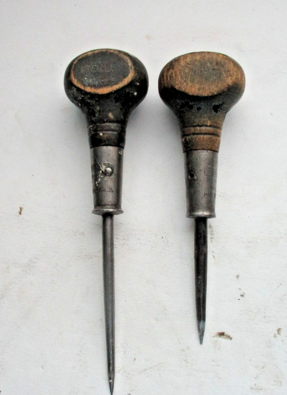 2 vintage Stanley No.7 Hurwood  scratch awls