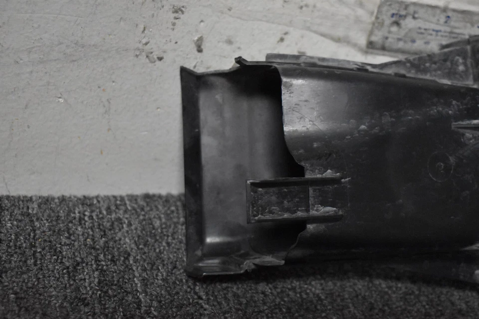 BMW 540I 2017-2022 base conducto de aire lado izquierdo OEM de fábrica Foto 3 de 4