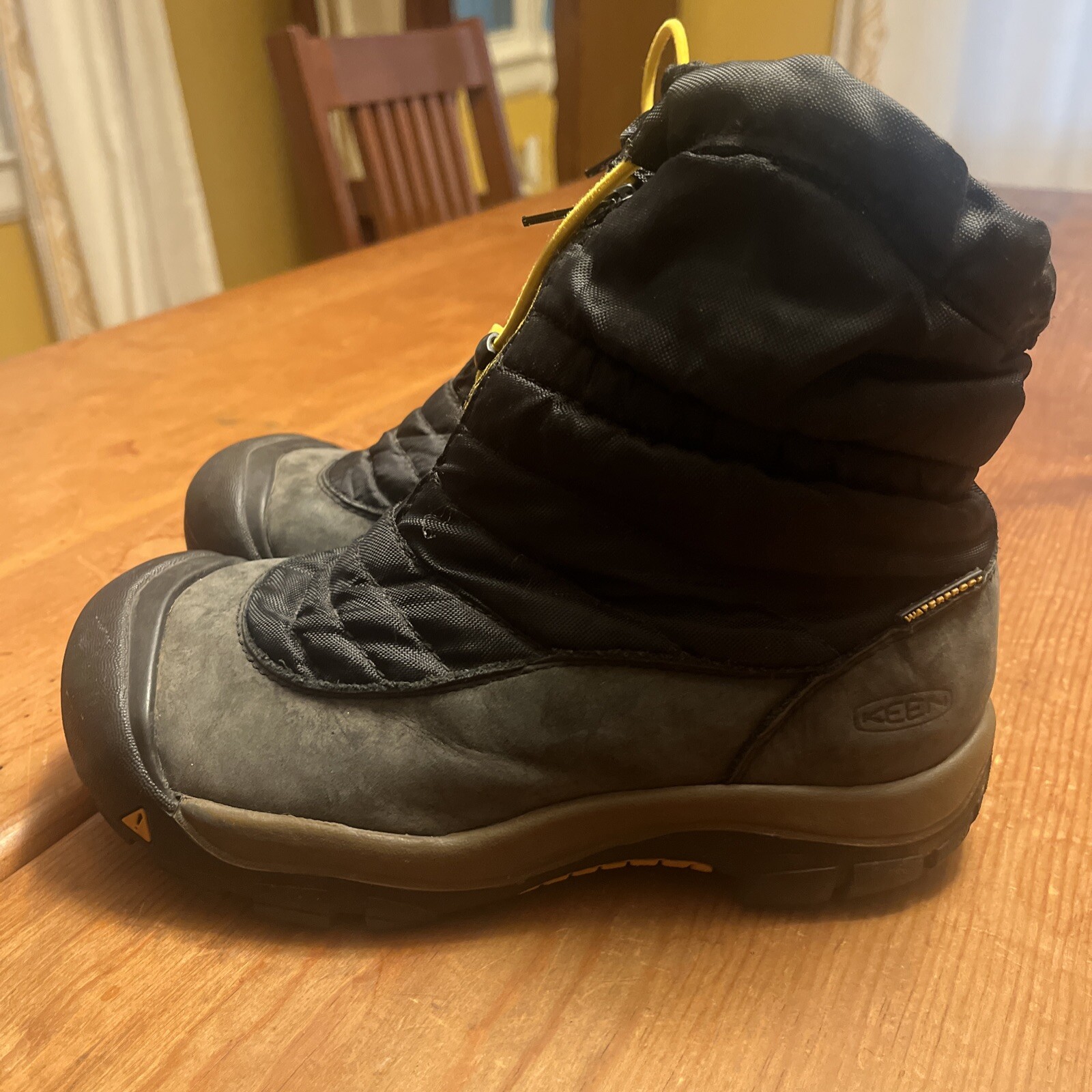Stivali invernali Keen Bridger giovanili taglia 4 EUR 37 neri isolati impermeabili usati in ottime condizioni!