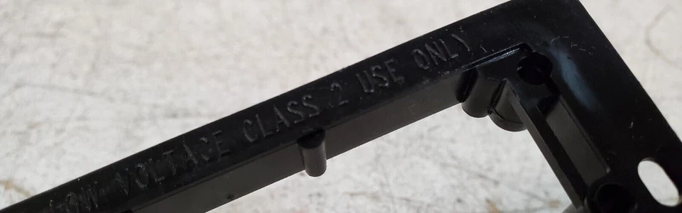 8 Qty Arlington Low-Voltage Mounting Brackets Class 2 (8 Qty) - Image 3 of 4