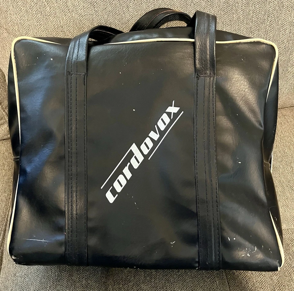 Клавиши уровня аккордеона и неповрежденные мехи Cordovox модель 210 - хорошее состояние товара - Изображение 4 из 4