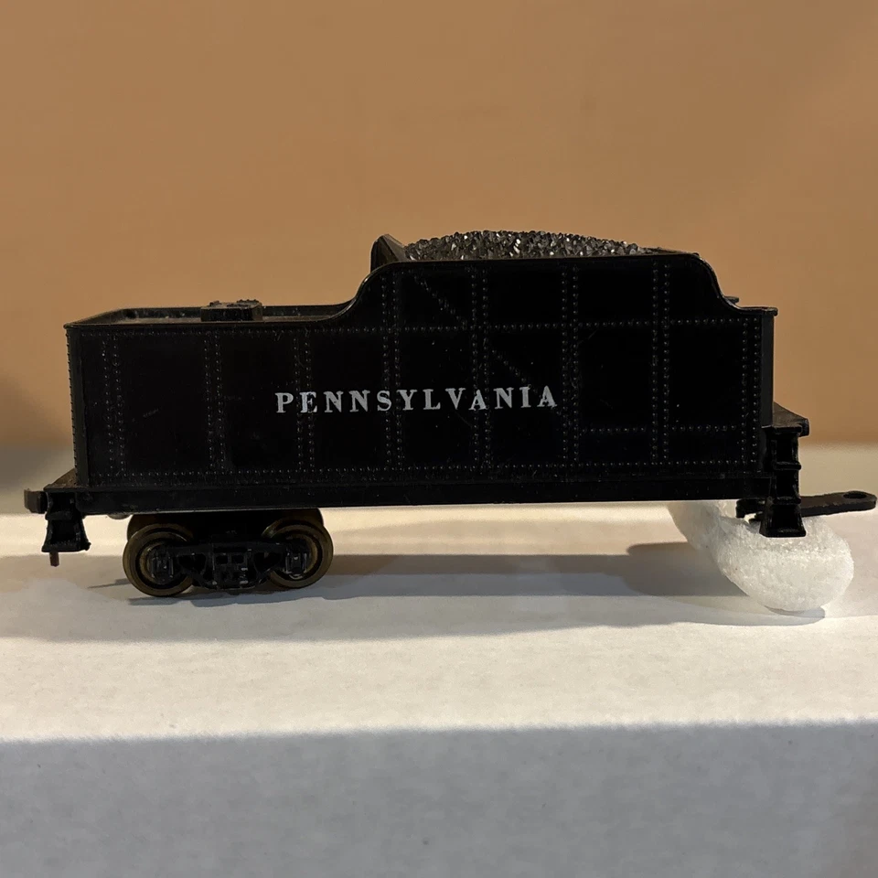 HO Varney Pennsylvania Railroad Steam Locomotive Tender - Needs 1 Truck & Ladder - Image 4 of 4