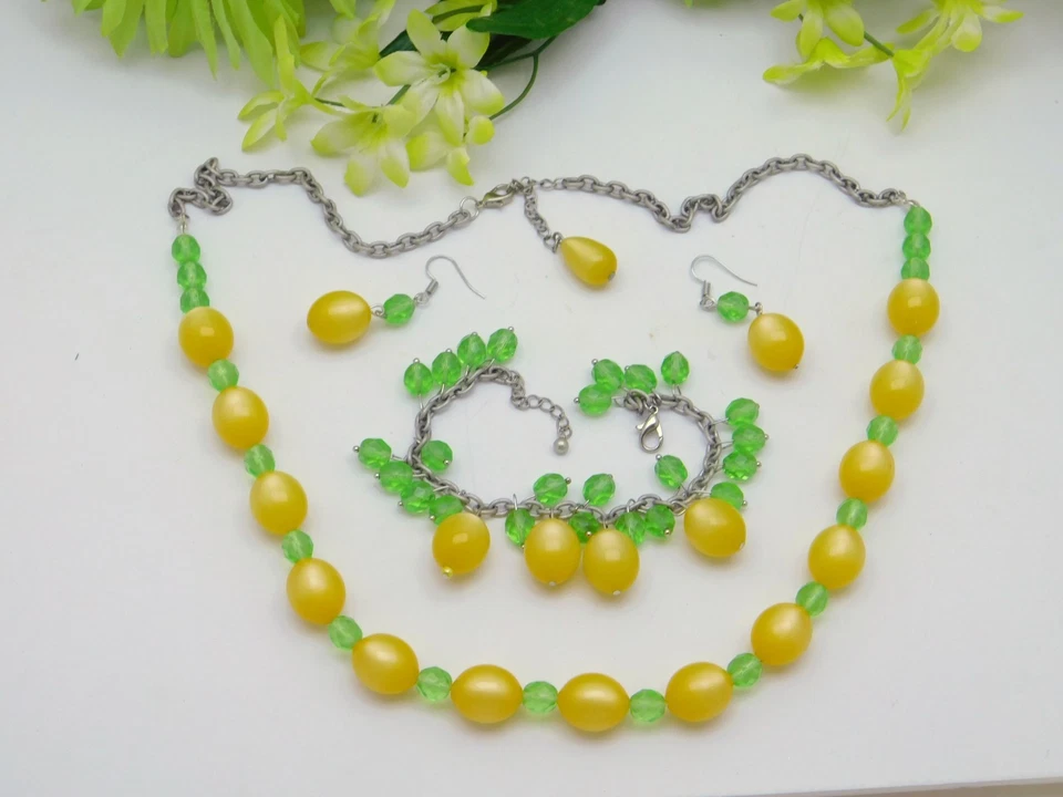 3pc~SET~YELLOW~MOONGLOW~LEMON DROPS~GREEN~GLASS~BEADS~BRACELET~EARRINGS~NECKLACE - Image 2 of 4