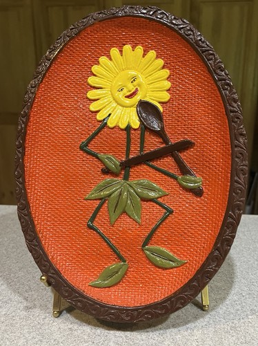 1970s retro Kitchen Plaster of Paris Wall Hanging Hand Painted Daisy Earth Tones