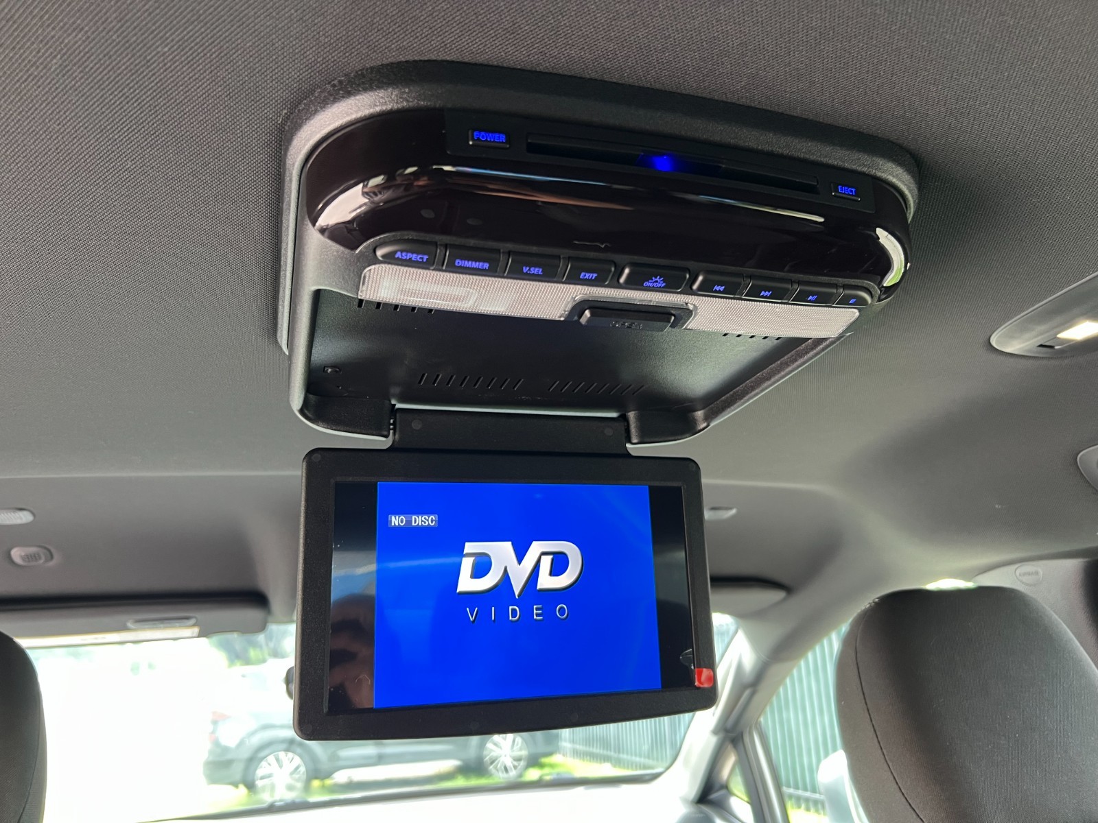 Chrysler Pacifica - Image 17