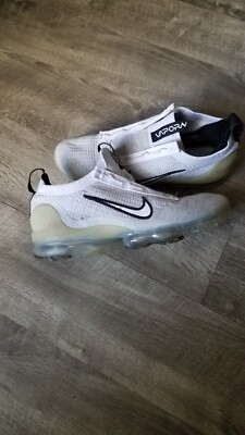 New Nike Air SIZE 10 Vapormax Flyknit 2021 White Black  display picture 1