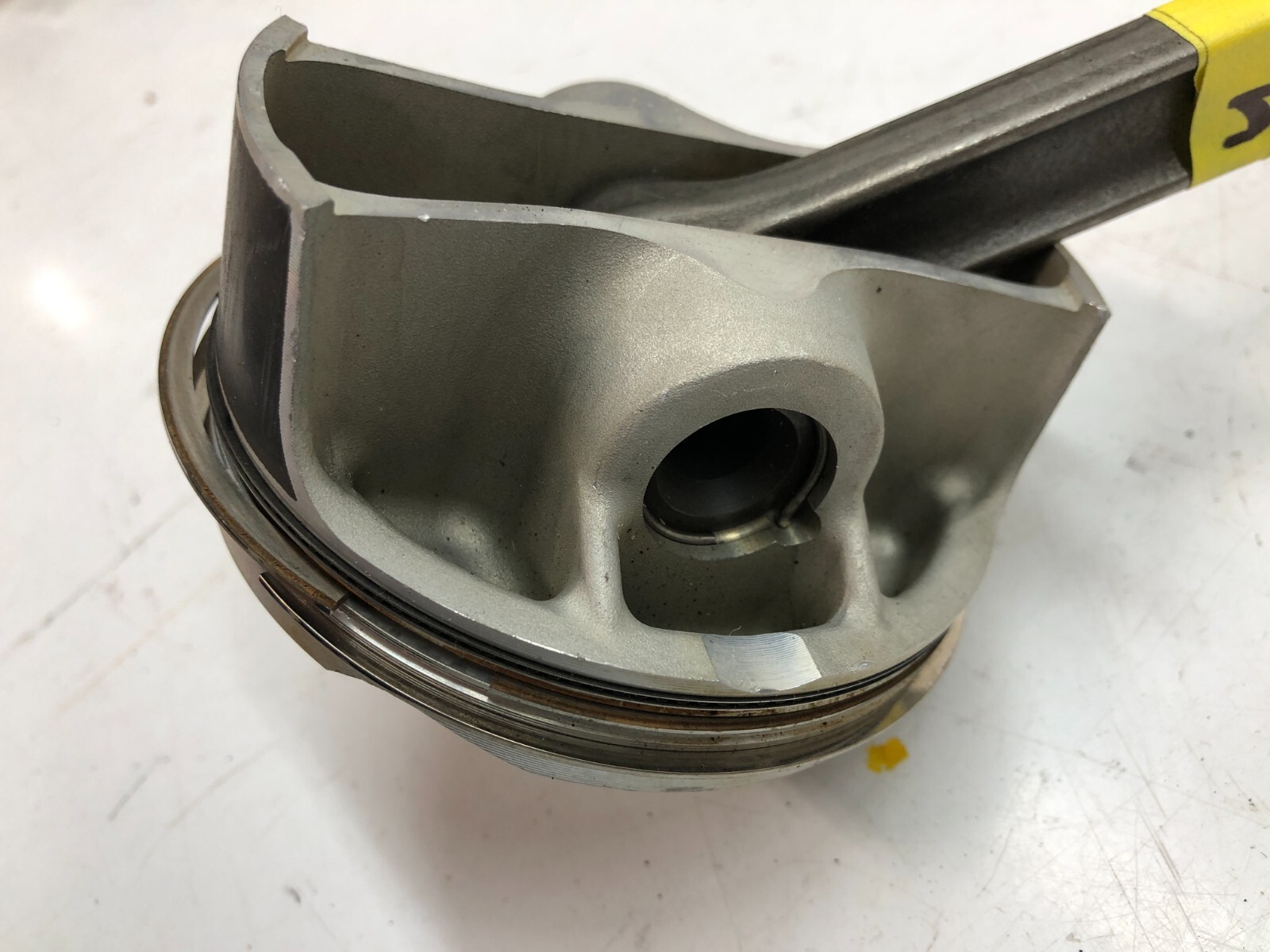 LAMBORGHINI AVENTADOR PISTON HEAD COMPLETE WITH CONNECTING ROD 07M107075J 