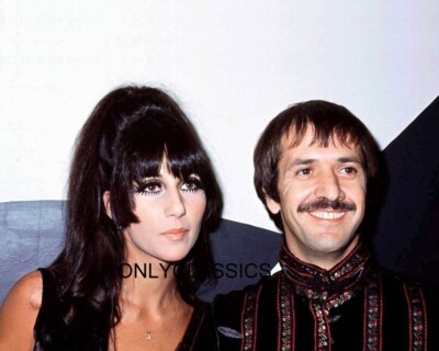 SONNY BONO & CHER 8X10 PHOTO POP MUSIC DUET SINGERS ACTOR ACTRESS TV SHOW PINUP