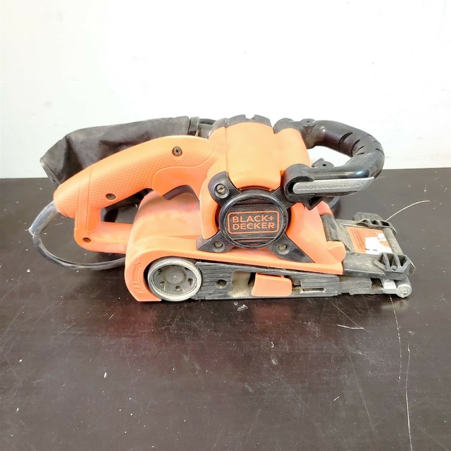 Black & Decker Ds321 Dragster 7 Amp 3 by 21 Belt Sander With Cloth Dust