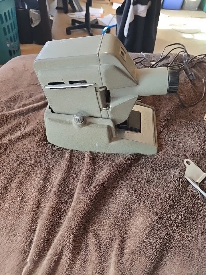 Vintage SKAN Slide Projector SP-201 / 170-66. Built In Cooling Blower. Powers Up - Image 2 of 4