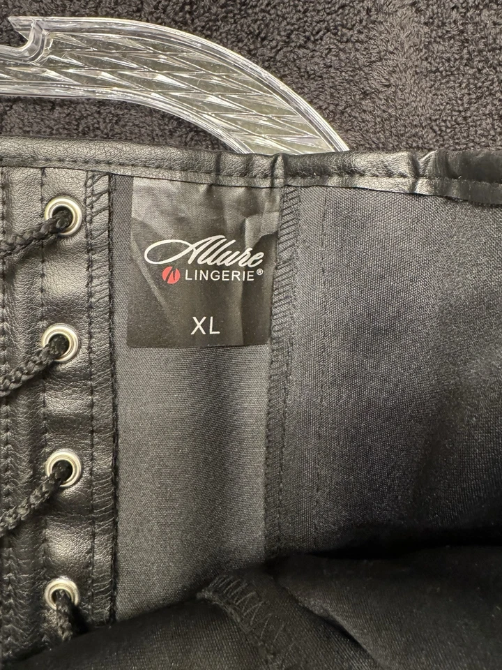 💣💣Allure Lingerie Black Faux Leather Bustier Size XL💣💣 - Image 4 of 4