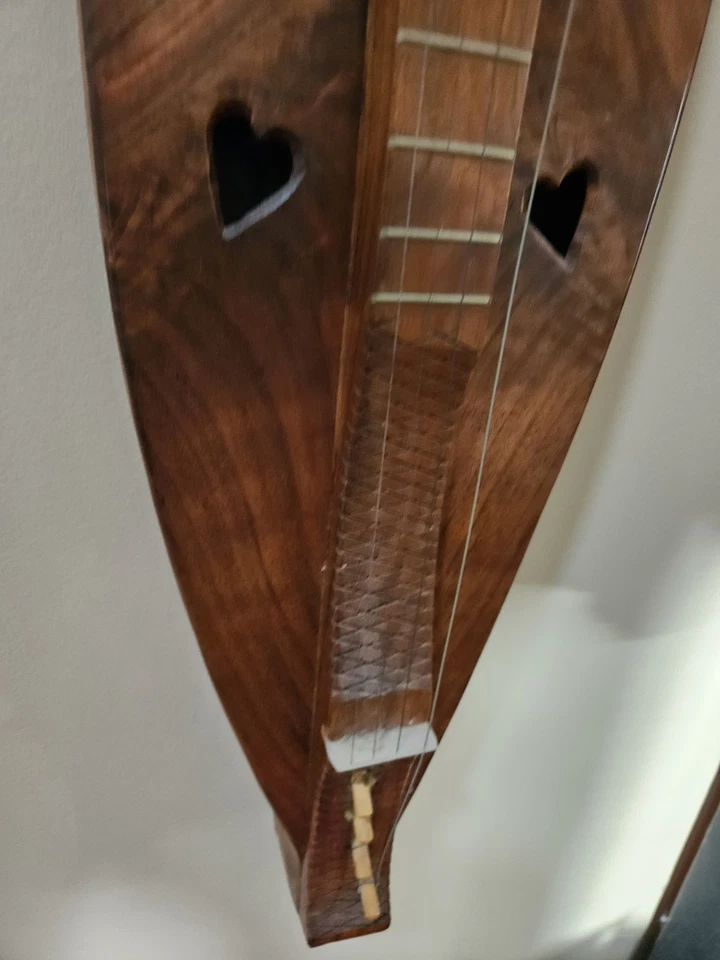 Edsel Martin - Dulcimer de cuatro cuerdas hecho a mano - Hermosa construcción de nogal  Foto 2 de 4