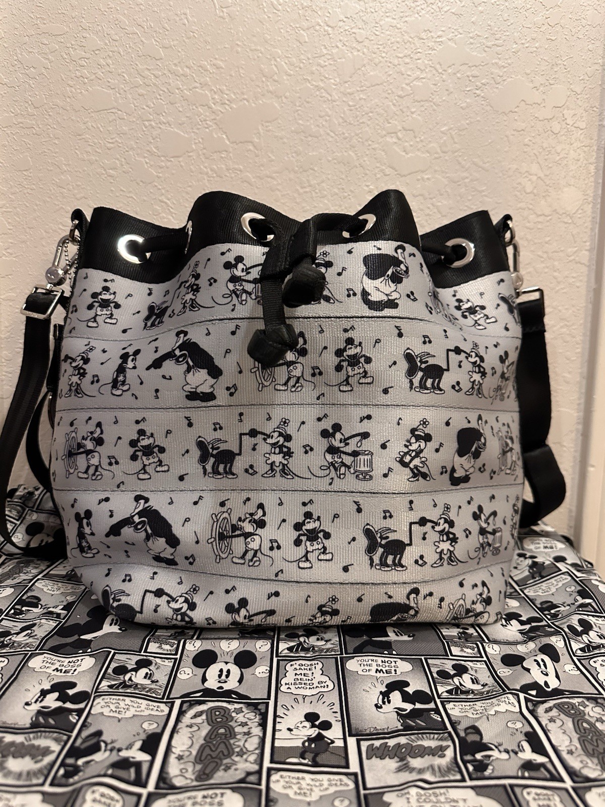 Harvey’s Seatbelt Disney Steamboat Willie Park Hopper Bag and Wallet Excellent image 10