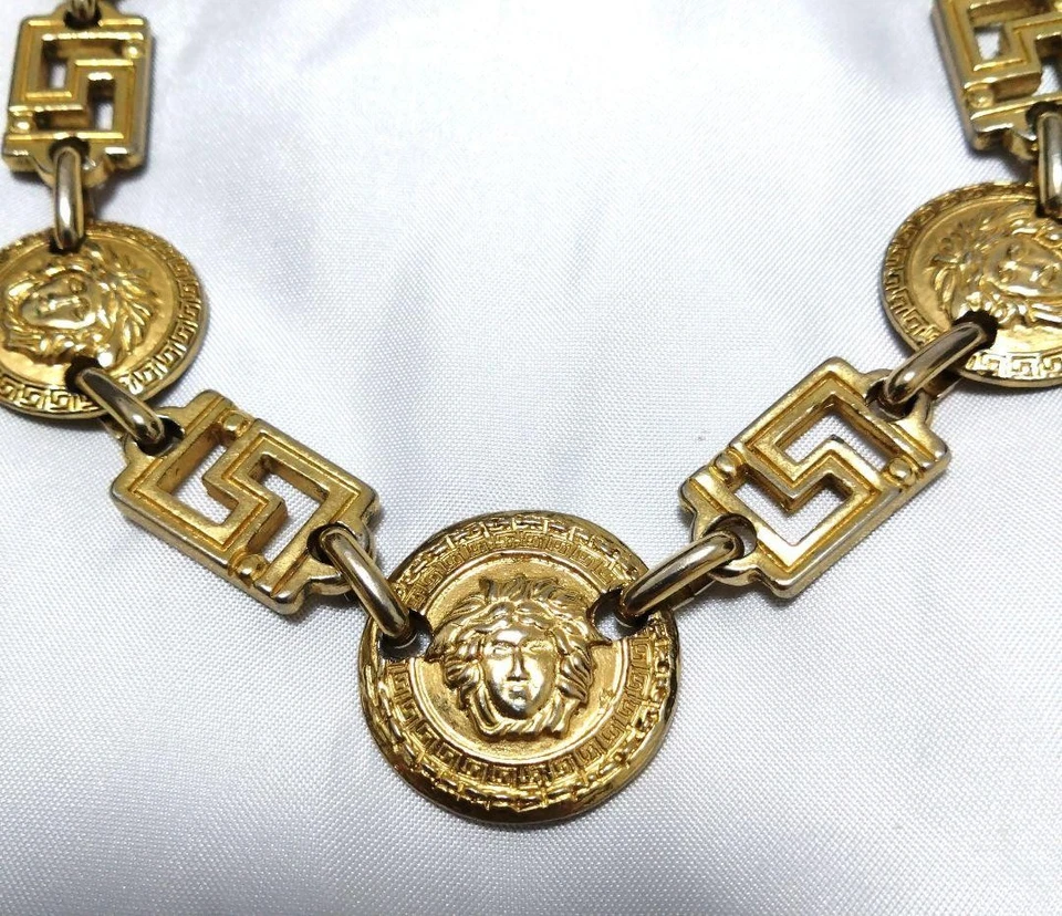 Collar VERSACE Dorado Usado para Mujer Medusa Sin Caja Gargantilla Joyería Informal Foto 2 de 4