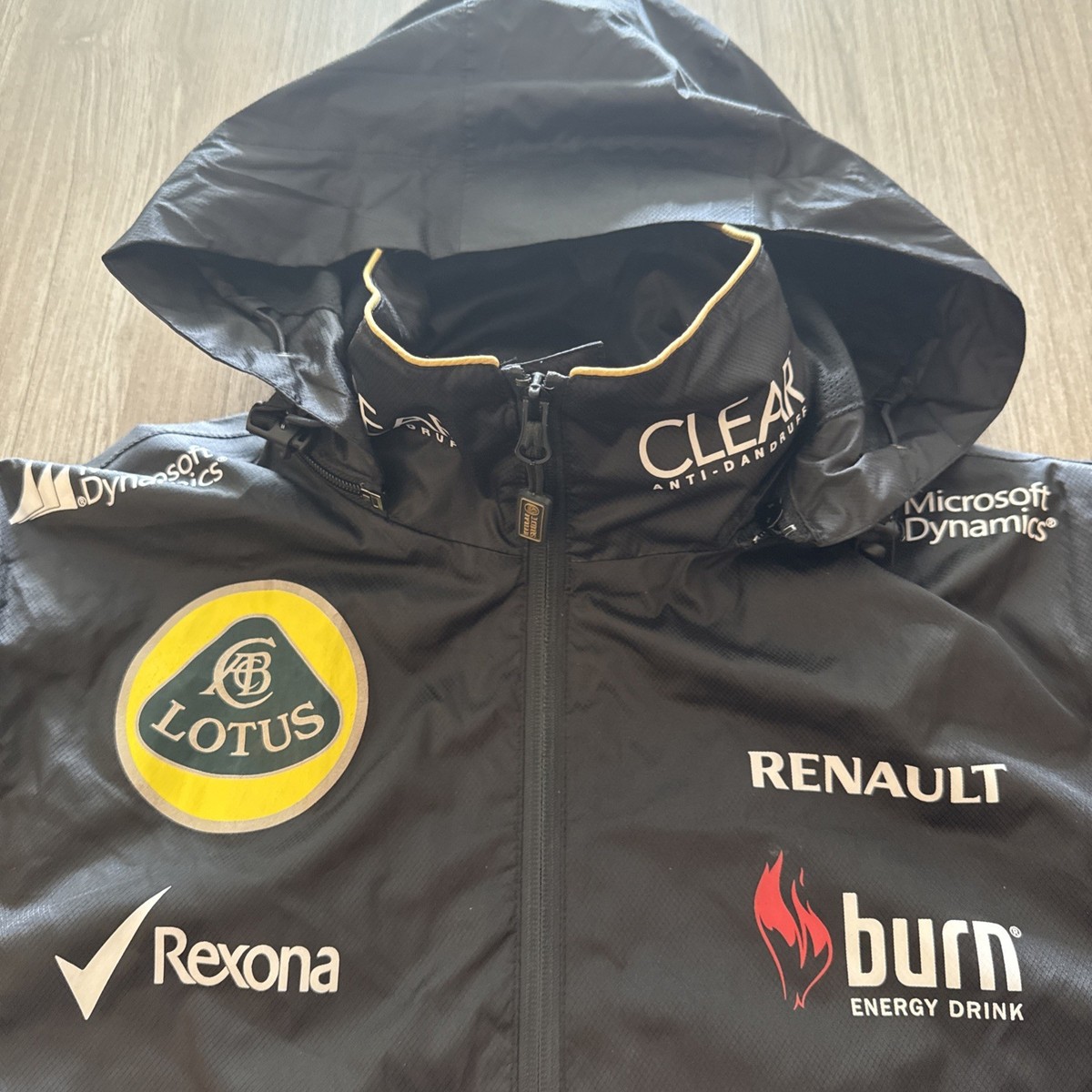 LOTUS F1チームジャケット ブラック ゴールド LOTUS F1 Team Jacket Mens Softshell Racing Formula 1