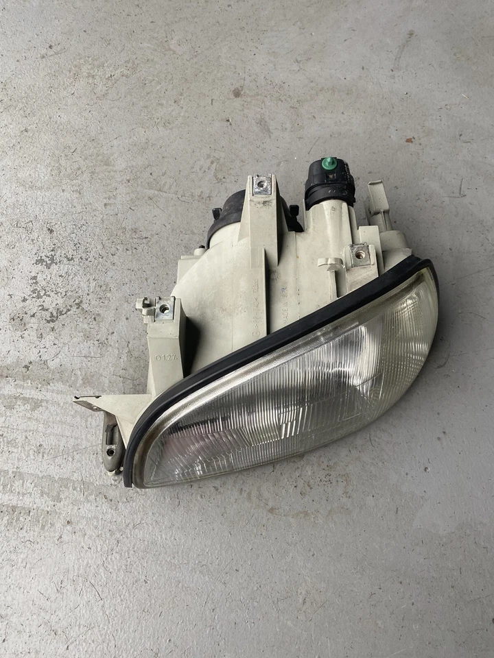 CABEZAL RENAULT CLIO FARO MANO IZQUIERDA LADO DEL PASAJERO 1996-1998 Foto 2 de 2