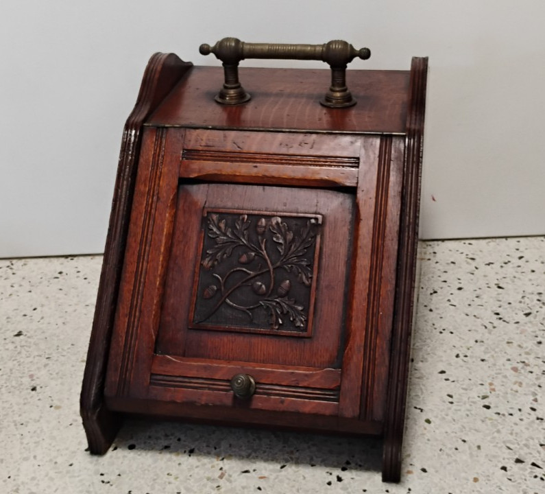 ANTIQUE VICTORIAN CARVED OAK WOOD COAL BOX