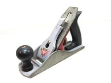 MF7 NICE VINTAGE MILLERS FALLS NO. 900 SMOOTHING PLANE WITH NO. 302 BASE LABEL