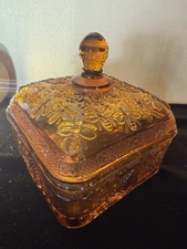 Vintage Tiara Indiana Glass Honey Bee Hive Covered Footed Candy Dish Excellent