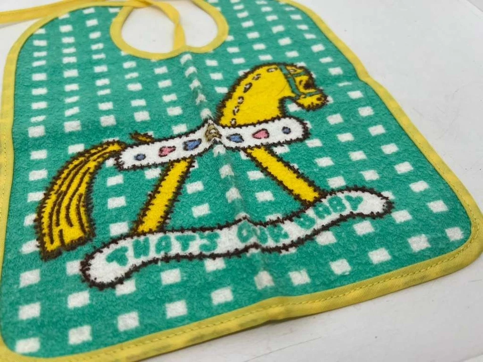 Babero de bebé de tela de rizo verde amarillo caballo mecedor unisex niño niña espalda de plástico de colección Foto 4 de 4