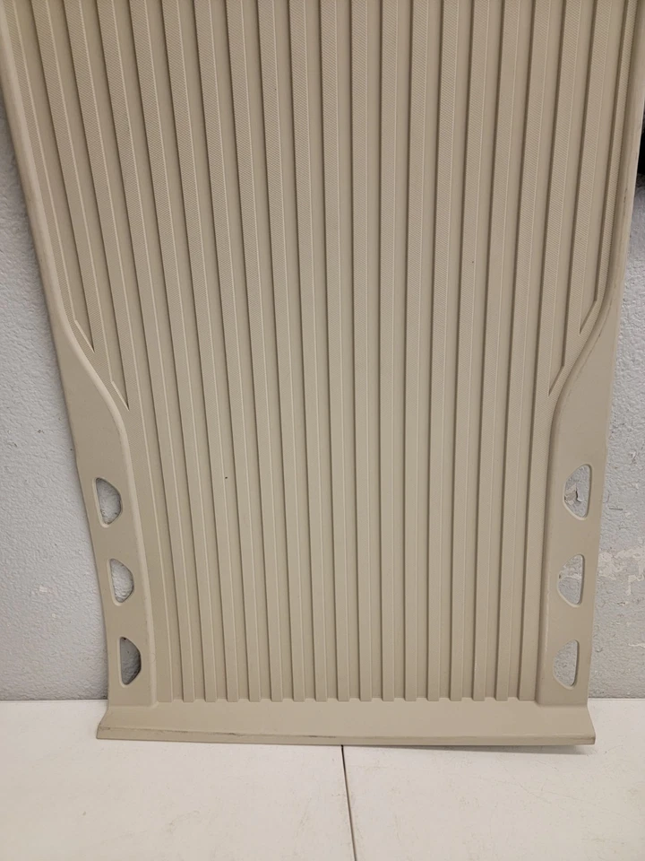 Revestimiento de piso OEM tercera fila para todo tipo de clima en pergamino '23-'24 Cadillac Escalade ESV Foto 3 de 4