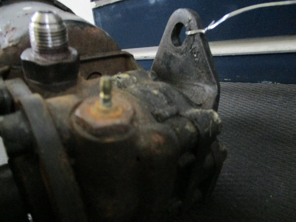 Mercury Capri 1991 - bomba de dirección asistida + depósito Foto 4 de 4