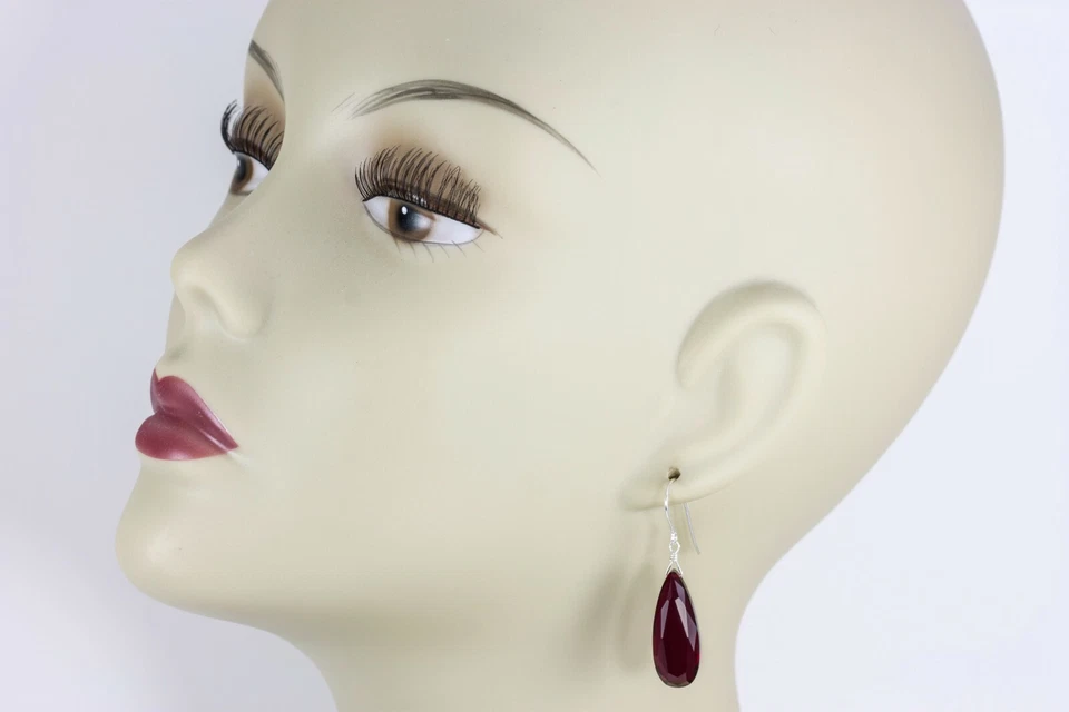 Pendientes largos facetados simples colgantes de oro de 14k rojo rubí simulado de 1,8 pulgadas de ley Foto 3 de 4