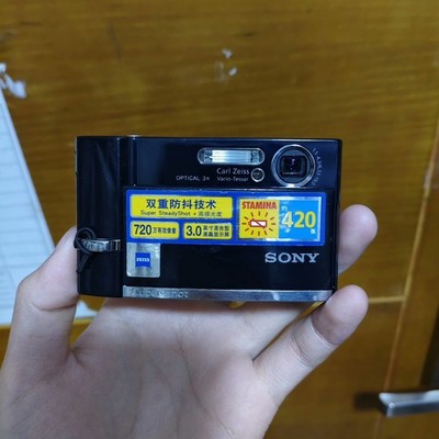 Sony Cybershot DSC-T30 Digital Camera 7.2 MP 3x Optical Zoom Built