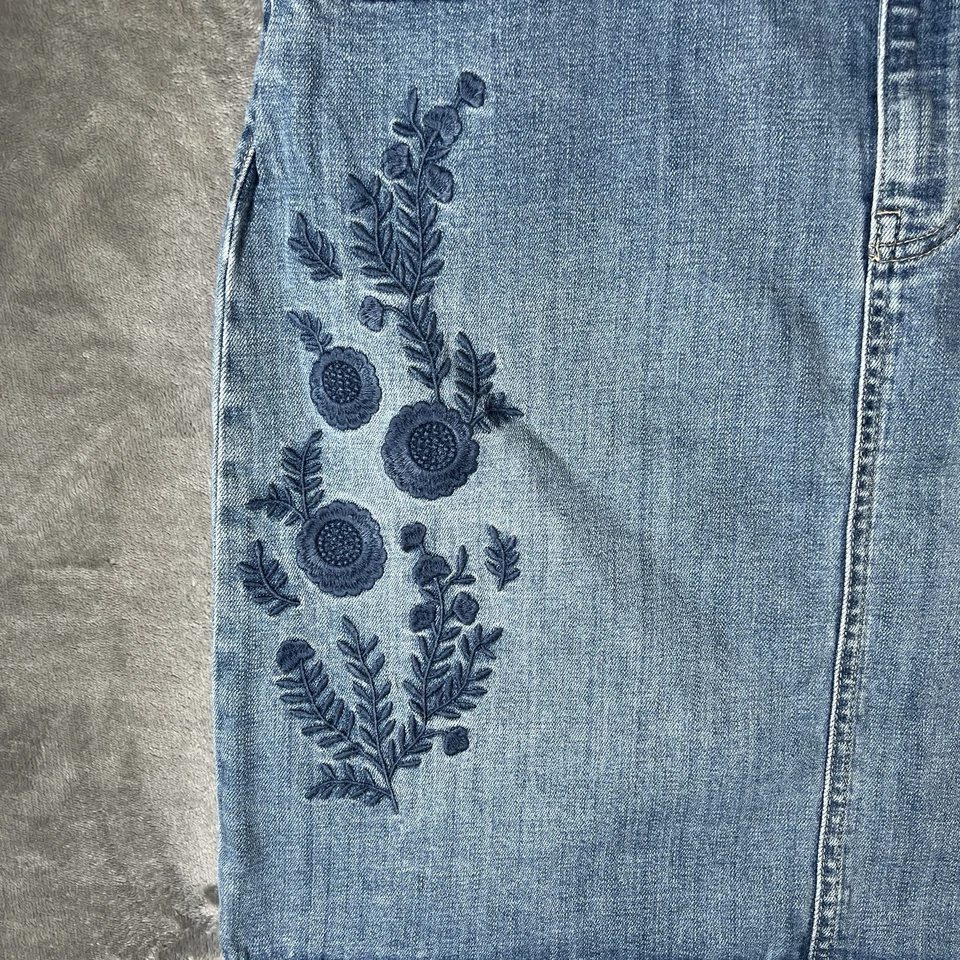 TALBOTS 女式牛仔裙刺绣花朵浅蓝色牛仔裤裙 12 码 — 第 2/4 张图片