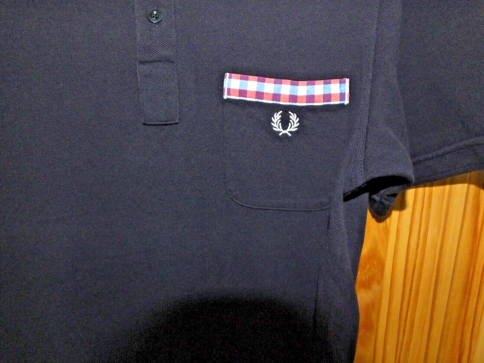 Fred Perry Slim Fit Buttoned Down Collar Mens T-Shirt size M - Image 4 of 4