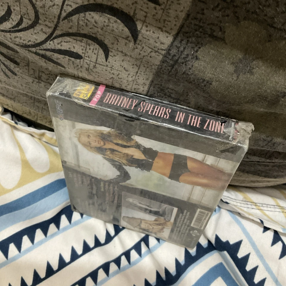 Britney Spears In The Zone Audio CASSETTE SET INDIA  IMPORT LIMITED EDITION Mint - Image 2 of 3
