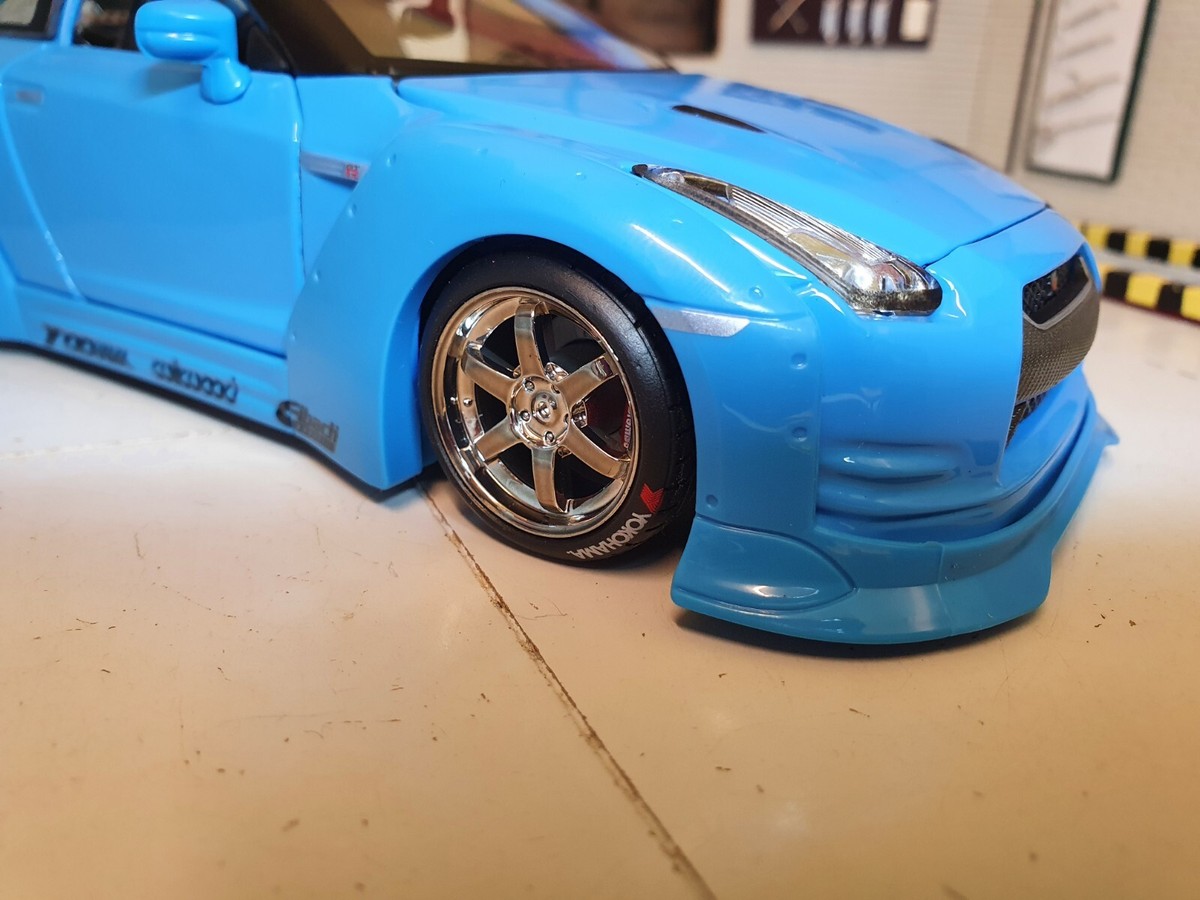 Maisto 1 24 Design Collection 2009 Nissan GT-R Car