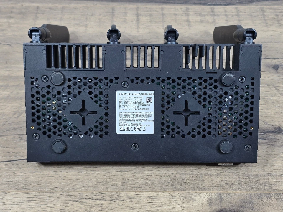 MikroTik RB4011iGS+5HacQ2hnD-IN-US & 5150-5875MHz Dual-Band SFP+ 4 Chain US ver - Image 3 of 4