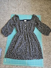 EVERLY Flower Square Neck Lightweight Dress Size Medium Excellent Condition 