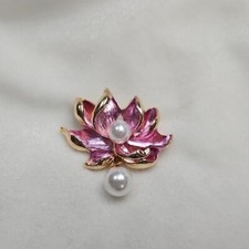 Women's Pink White Lotus Flower Brooch Retro Style Pin Enamel Paint Elegant NWOT