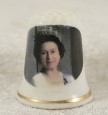China thimble featuring Queen Elizabeth II LOT G